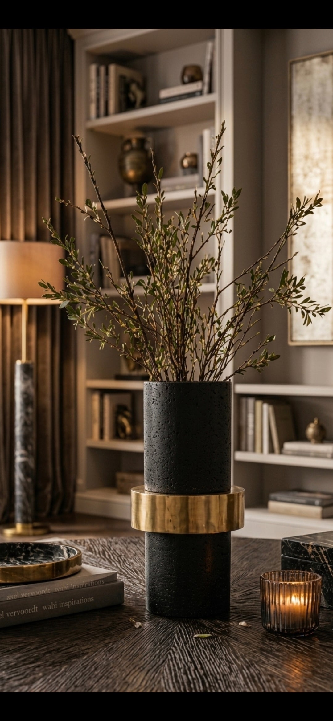 Noir Halo Vase